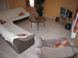 Spacious Stay With Terrace