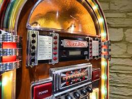 Luxurious Holiday Home with Hot Tub & Sauna in Houffalize