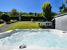 Luxurious Holiday Home with Hot Tub & Sauna in Houffalize