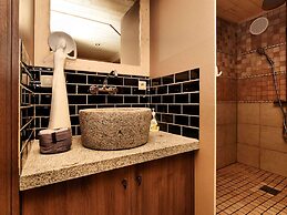 Luxurious Holiday Home with Hot Tub & Sauna in Houffalize