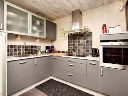 Luxurious Holiday Home with Hot Tub & Sauna in Houffalize