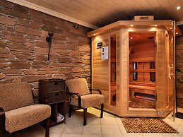 Luxurious Holiday Home with Hot Tub & Sauna in Houffalize