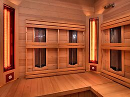 Luxurious Holiday Home with Hot Tub & Sauna in Houffalize