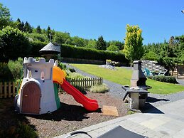 Luxurious Holiday Home with Hot Tub & Sauna in Houffalize