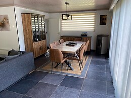 Luxurious Holiday Home with Hot Tub & Sauna in Houffalize