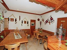 Cozy Chalet in Meiggerli With Garden