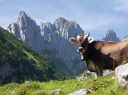 Cozy Chalet in Meiggerli With Garden