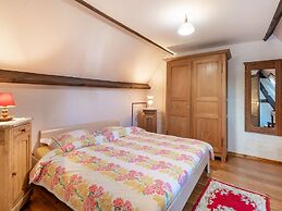 Beautiful Farmhouse in Beveren-aan-den-ijzer With Terrace