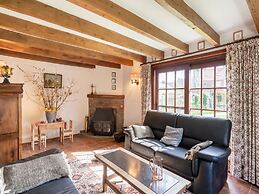 Beautiful Farmhouse in Beveren-aan-den-ijzer With Terrace