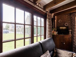 Beautiful Farmhouse in Beveren-aan-den-ijzer With Terrace