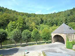Child Friendly Holiday Home in Bouillon near River