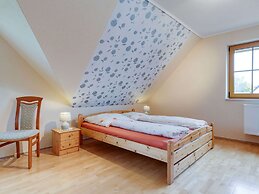 Quaint Apartment in Kuhlungsborn With Garden