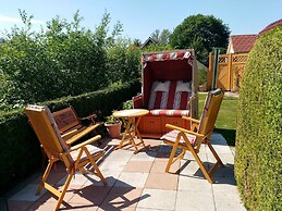 Apartment in Kuehlungsborn With Garden
