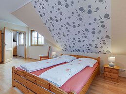 Apartment in Kuehlungsborn With Garden