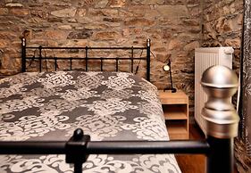 Forest-edge Stay, Burtonville