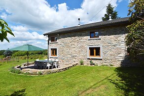 Forest-edge Stay, Burtonville