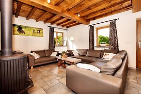 Forest-edge Stay, Burtonville