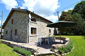 Forest-edge Stay, Burtonville