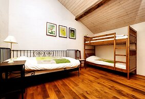 Forest-edge Stay, Burtonville