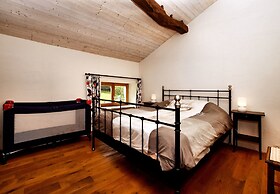 Forest-edge Stay, Burtonville