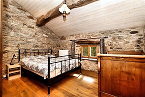 Forest-edge Stay, Burtonville