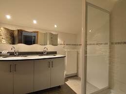 Spacious House With Sunny Garden