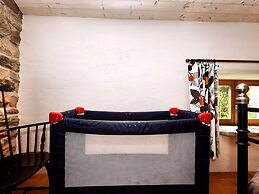 Spacious House With Sunny Garden