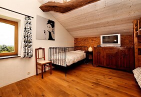 Forest-edge Stay, Burtonville