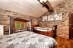 Forest-edge Stay, Burtonville