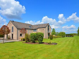 Delightful Villa in Sourbrodt With Pool