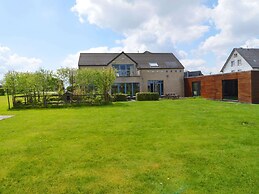 Delightful Villa in Sourbrodt With Pool