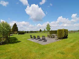 Delightful Villa in Sourbrodt With Pool