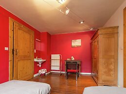 Medieval Farmhouse With Private Garden