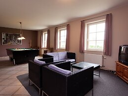 Peer Villa With Garden