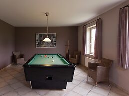 Peer Villa With Garden