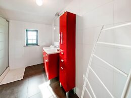 Green Hillside Apartment-petit Wilogne