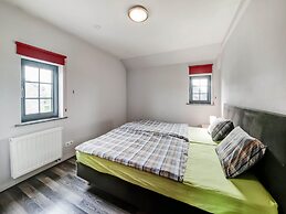 Green Hillside Apartment-petit Wilogne