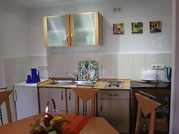 Apartment in Ravensberg With Bbq, Terrace, Fenced Garden