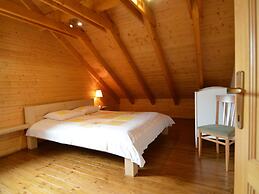 Affluent Chalet in Septon with Whirlpool, Sauna, Hot Tub