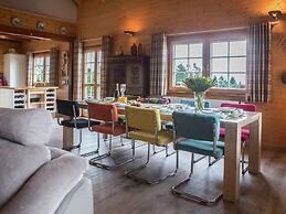 Affluent Chalet in Septon with Whirlpool, Sauna, Hot Tub
