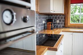 Affluent Chalet in Septon with Whirlpool, Sauna, Hot Tub