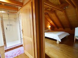 Affluent Chalet in Septon with Whirlpool, Sauna, Hot Tub