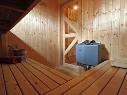 Affluent Chalet in Septon with Whirlpool, Sauna, Hot Tub