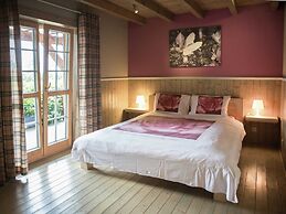 Affluent Chalet in Septon with Whirlpool, Sauna, Hot Tub