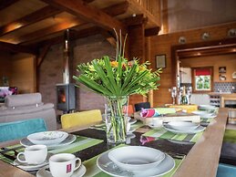 Affluent Chalet in Septon with Whirlpool, Sauna, Hot Tub