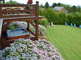 Affluent Chalet in Septon with Whirlpool, Sauna, Hot Tub