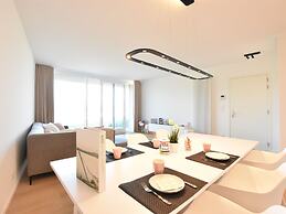 Luxury Apartment Right by the sea