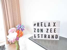 Luxury Apartment Right by the sea