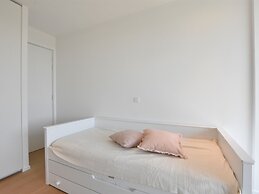 Luxury Apartment Right by the sea