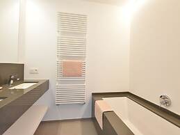 Luxury Apartment Right by the sea